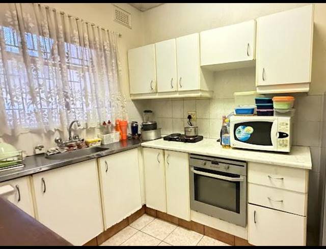 1 BEDROOM APARTMENT FOR SALE IN ESSENWOOD